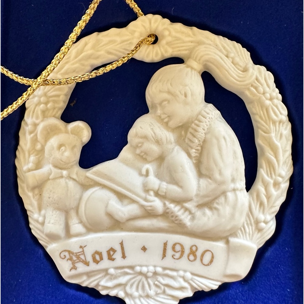 1980 Gorham china Christmas medallion